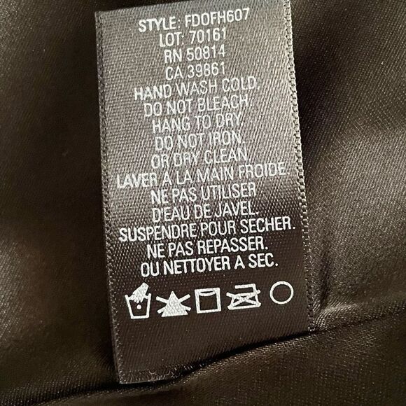 TAHARI Charlotte Dress, 100% Silk, Black, Ruffled V neckline, NWT, Size 6 - Picture 5 of 8